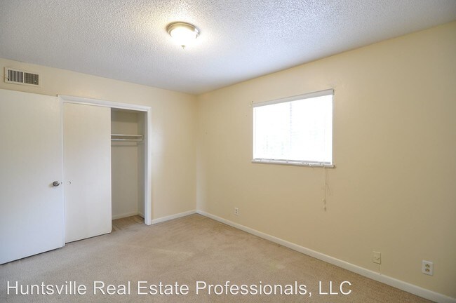 Building Photo - 2801 Academy Dr NW