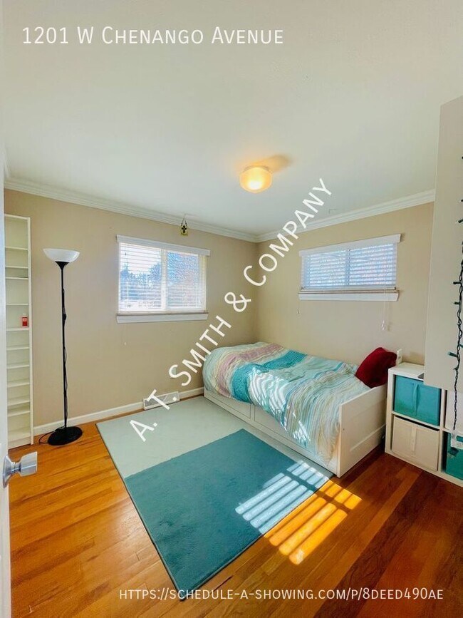 Building Photo - Beautiful 4 Bedroom Single Family Located ...