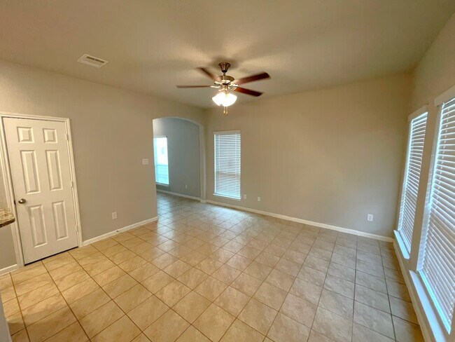 Building Photo - 112 Camelot Place Ct