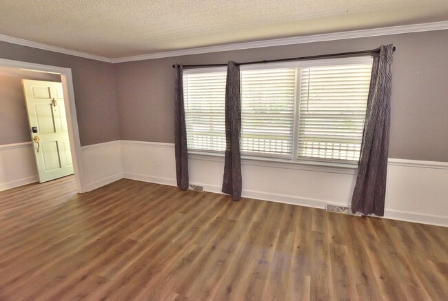 Building Photo - 1629 Bridgedale Dr