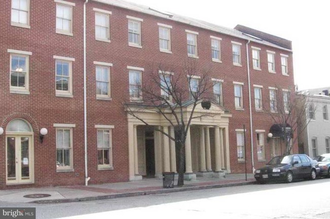 Building Photo - 723 S Charles St