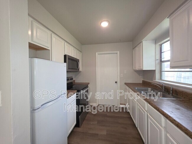 Foto del edificio - 1030 Pine Valley Ln