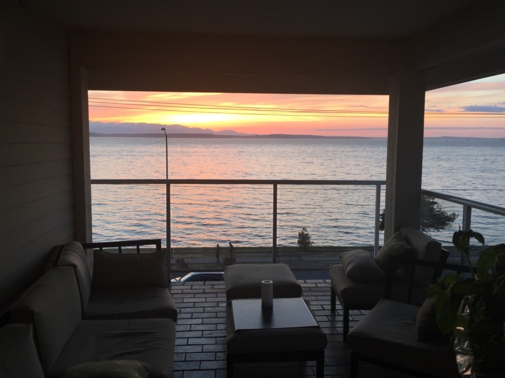 covered deck - 2108 Alki Ave SW (Seattle, WA)