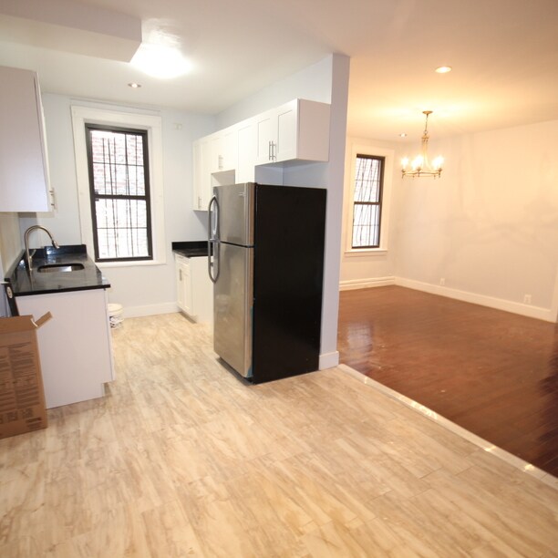 Building Photo - 287 Schaefer St
