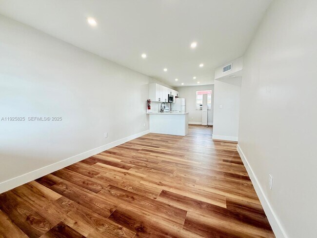 Foto del edificio - 4801 NW 33rd Ave