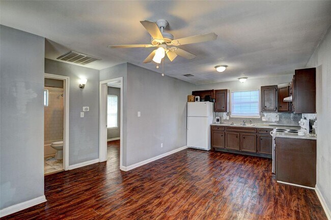 Foto del edificio - 240 N York St