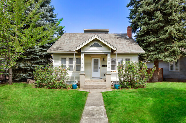 Front entrance of home. South facing, great sunshine and warmth. - 717 E Lakeside Ave