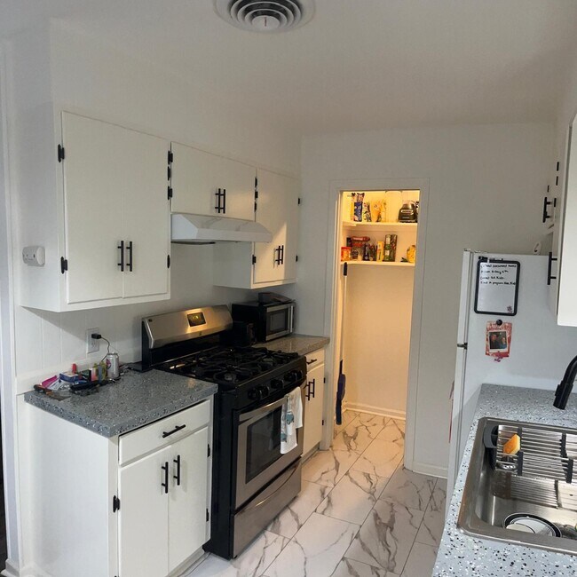 Foto del edificio - 913 Prentice Ln