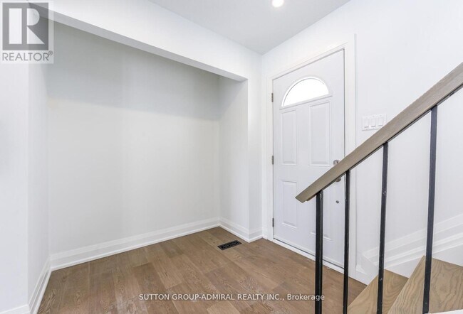 Building Photo - 4 Hardcastle Ct