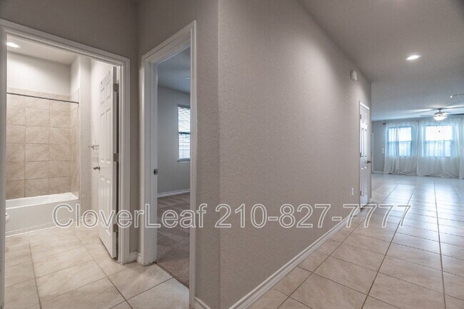 Foto del edificio - 10326 Rosalina Lp