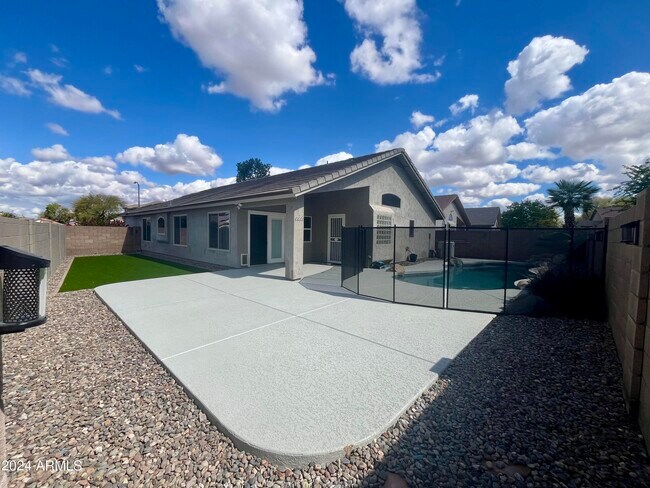 Building Photo - 6471 W Adobe Dr