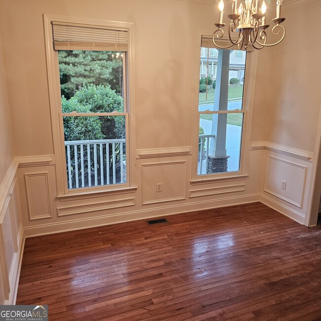Building Photo - 6141 Long Shore Dr