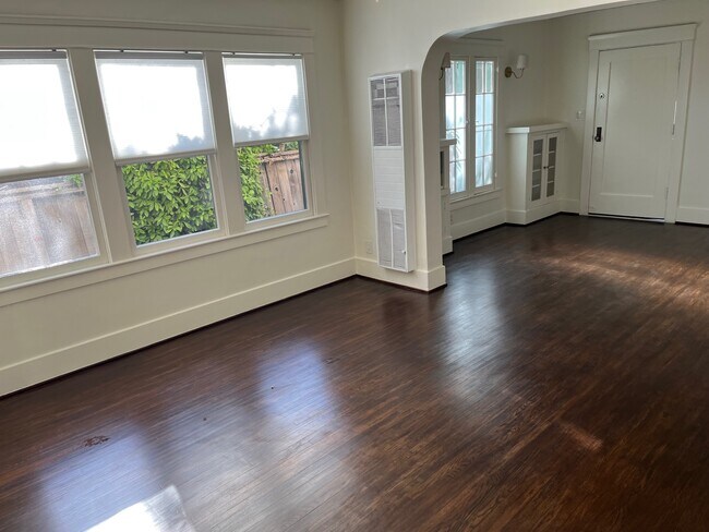 Sala de estar/comedor - 810 Crestmoore Pl