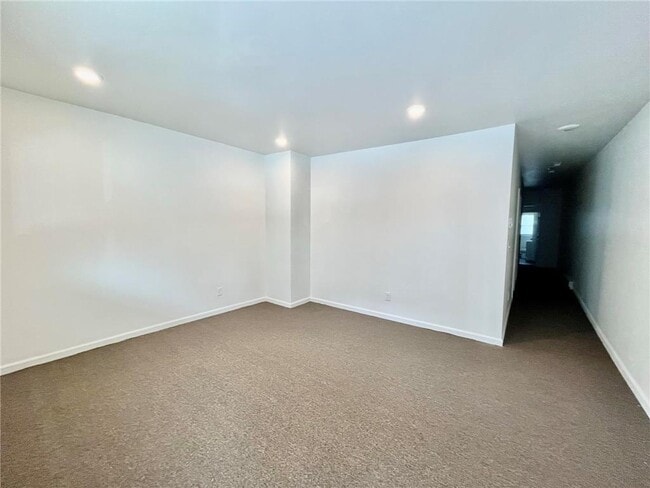 Building Photo - 34 S 11th St