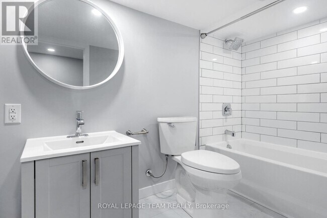 Photo du bâtiment - 883-883 Somerset St W