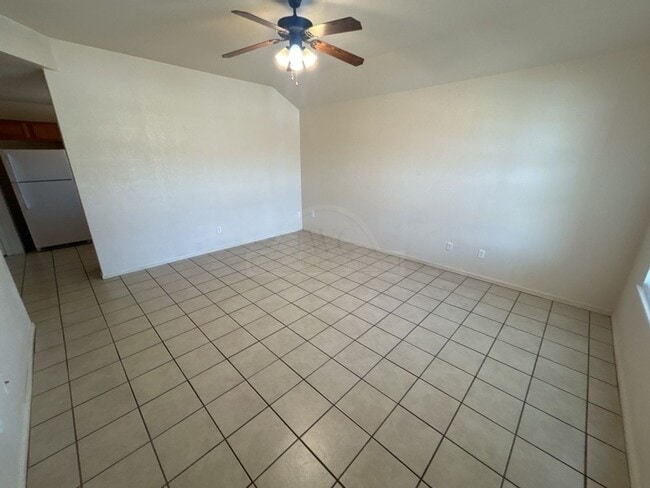 Building Photo - 509 W Avenue B