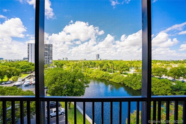 Building Photo - 3401 N Country Club Dr