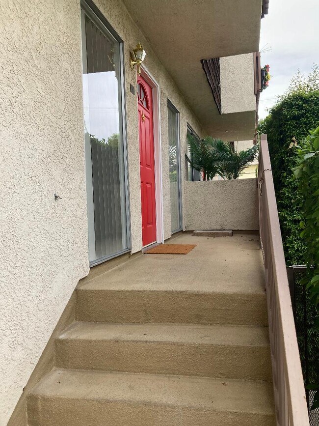 Foto del edificio - 4660 Coldwater Canyon Ave