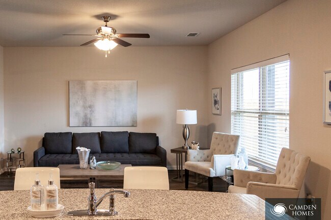 Foto del edificio - 1447 Streamside Dr