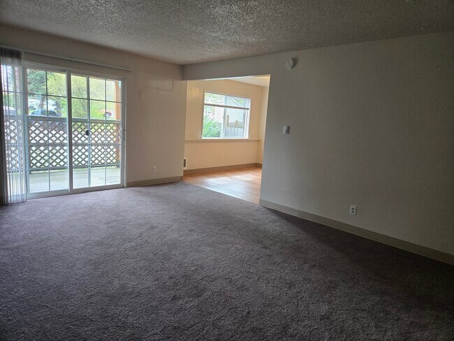 Foto del edificio - 109 SW Cherry Park Rd
