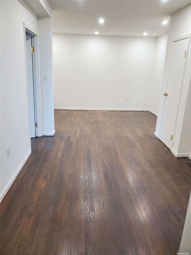 Foto del edificio - 6270 Fresh Pond Rd