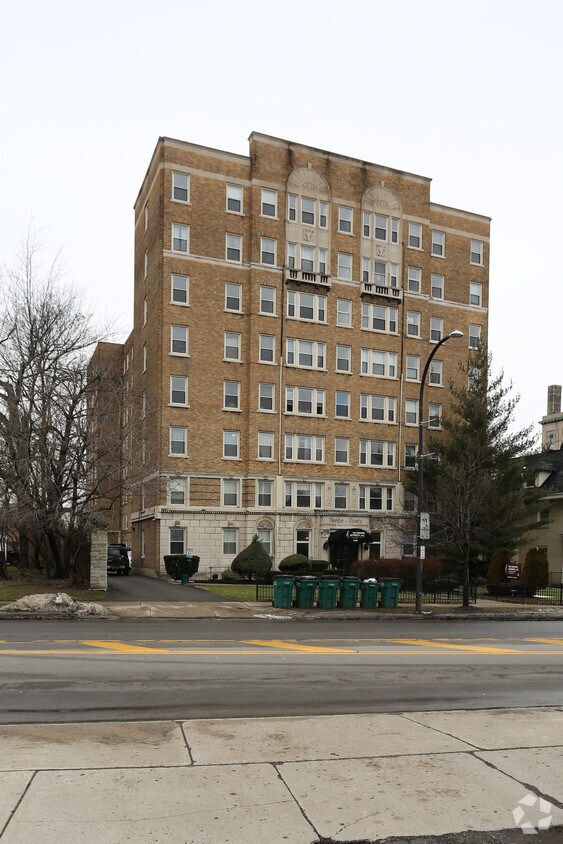 Gates Circle Apartments Buffalo, NY