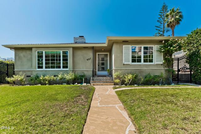 Building Photo - 807 N Doheny Dr
