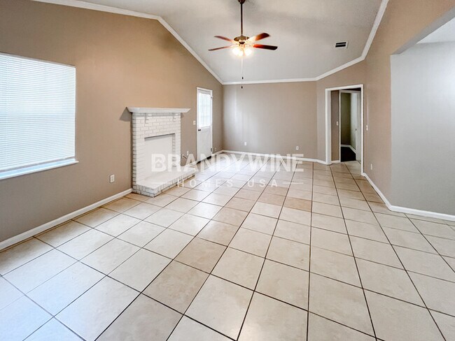 Foto del edificio - 3931 Hunters Lake Cir W