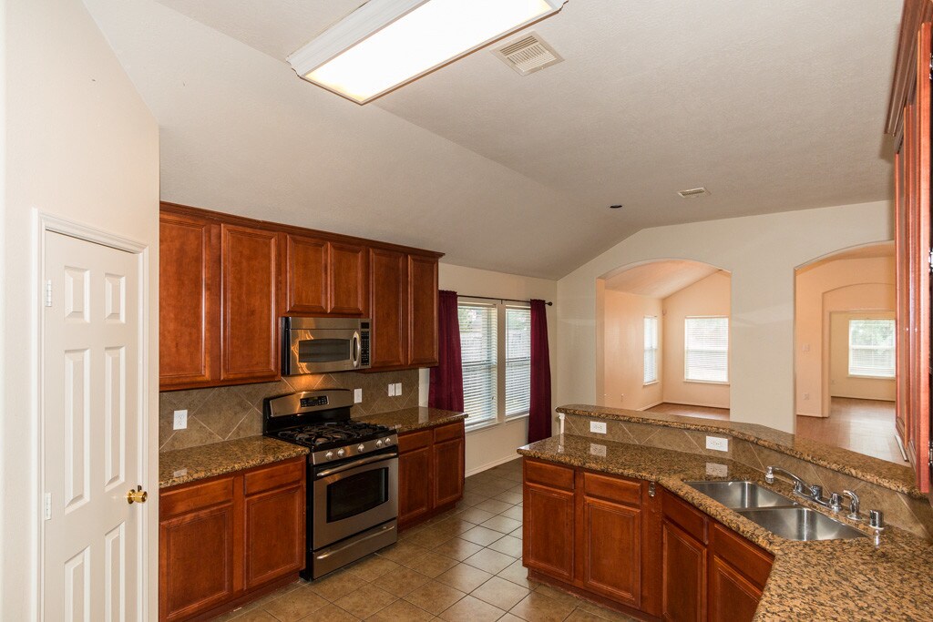 Building Photo - 24902 Rosevale Ct