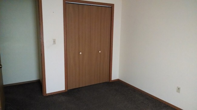 Dormitorio - 730 W 12th St