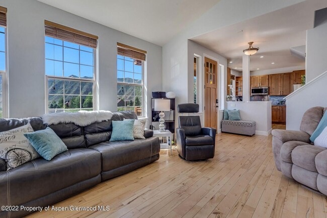 Building Photo - 141 White Horse Dr