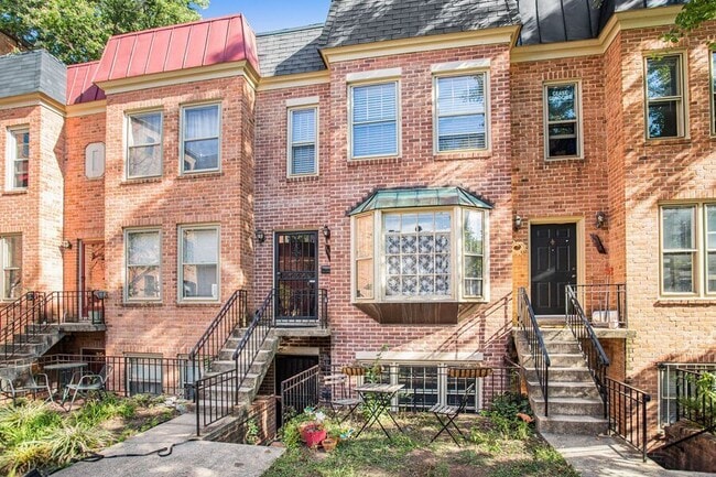 Foto del edificio - 1655 Park Rd NW