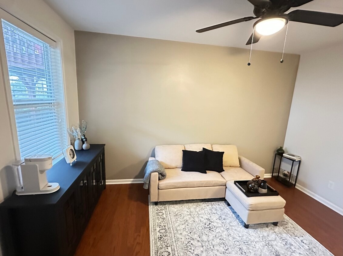 Building Photo - 1565 Oakdale Bluffs Dr SE