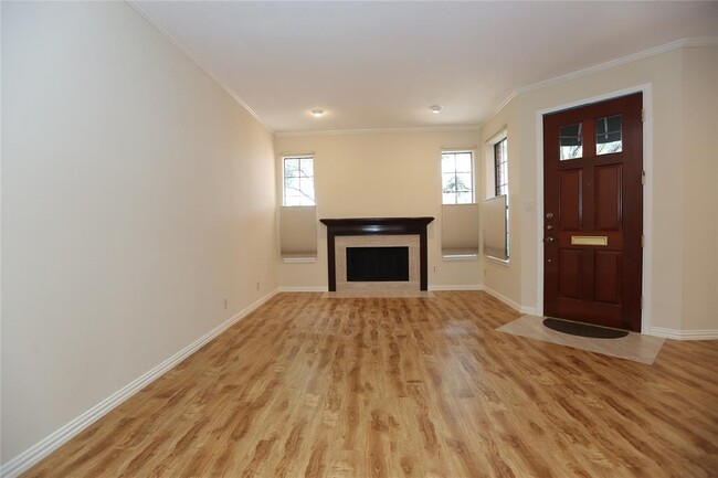 Building Photo - 2604 W Holcombe Blvd