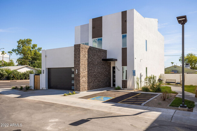 Foto del edificio - 6610 N 16th St