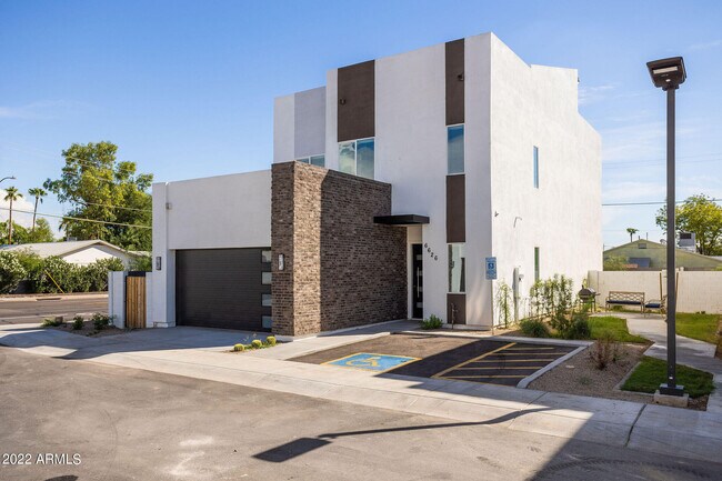 Building Photo - 6614 N 16th St