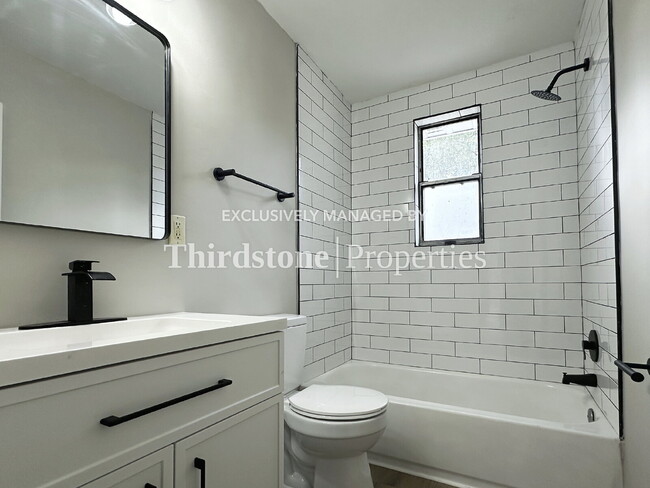 Building Photo - 1930 Park St