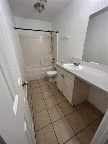 Building Photo - 106 Honey Bee Dr