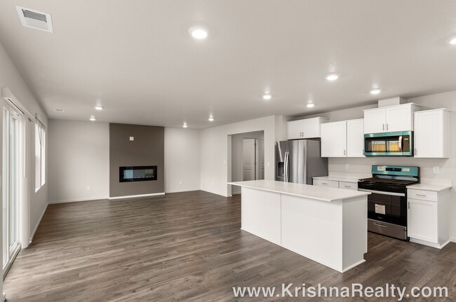 Building Photo - Beautiful Modern *NEW CONSTRUCTION* 4 BD* ...