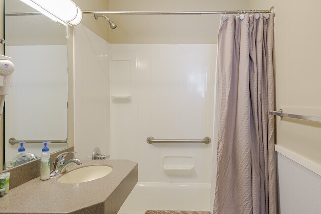 Building Photo - 2 Willets Pl