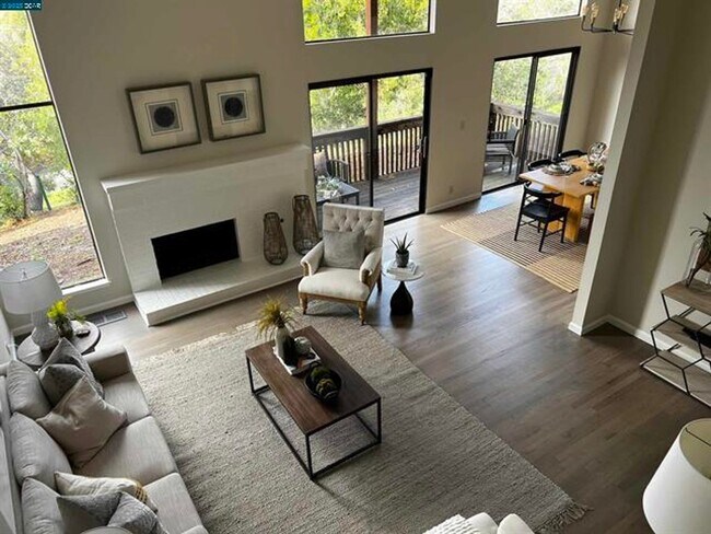 Foto del edificio - Light, Bright, Spacious Townhome in Summit...