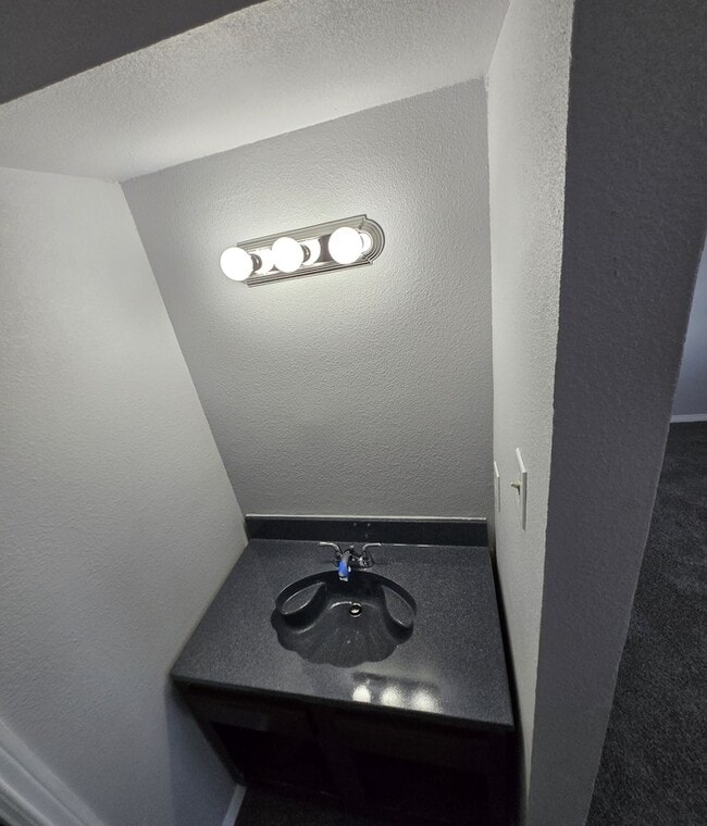 Foto del edificio - Great 2 bed 1 bath townhome in Justin!