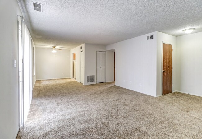 Building Photo - Ashley Pointe