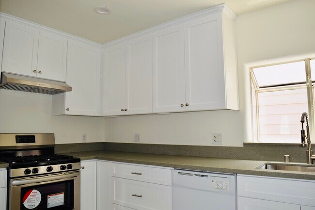 Kitchen - 3607 Alma Ave