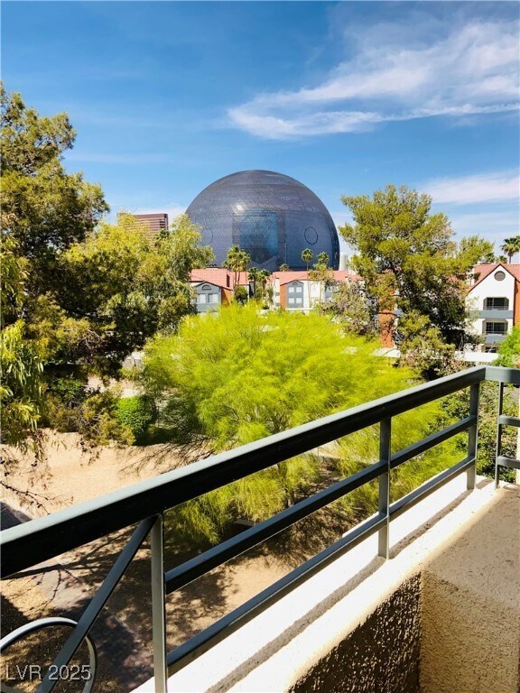 Building Photo - 230 E Flamingo Rd