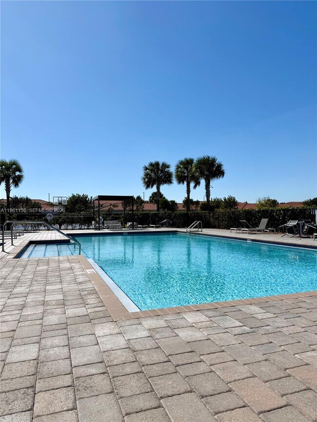 Building Photo - 487 NE 5th St