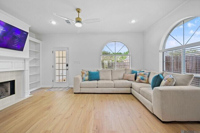 Foto del edificio - 18482 Lake Iris Ave