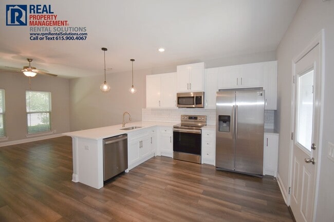 Building Photo - Great 2BR/2.5BA Murfreesboro townhome with washer/dryer included! Triple Blackman Schools!