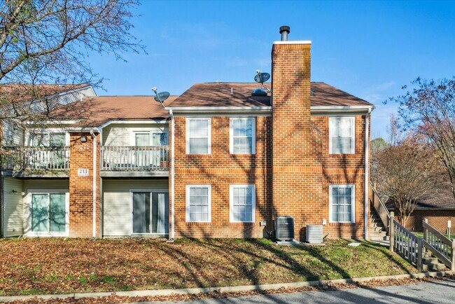 Building Photo - Updated 2 Bedroom 2 Bath Condo Near Fort Eustis and Williamsburg