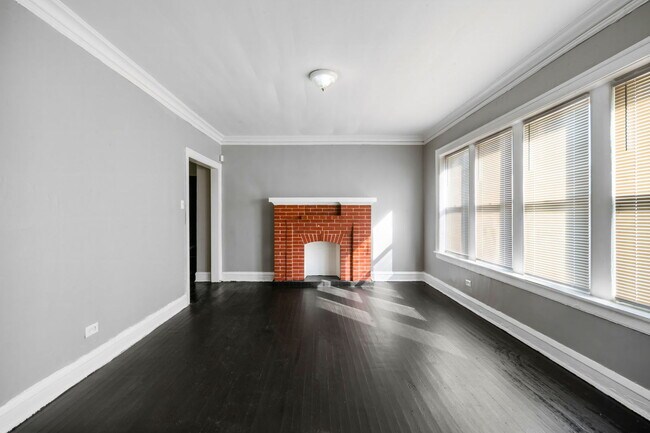 Building Photo - 7357 S St Lawrence Ave